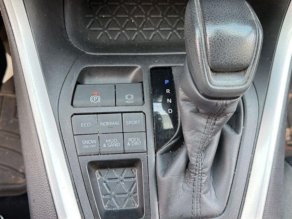 Used 2022 Magnetic Gray Metallic Toyota LE image 18