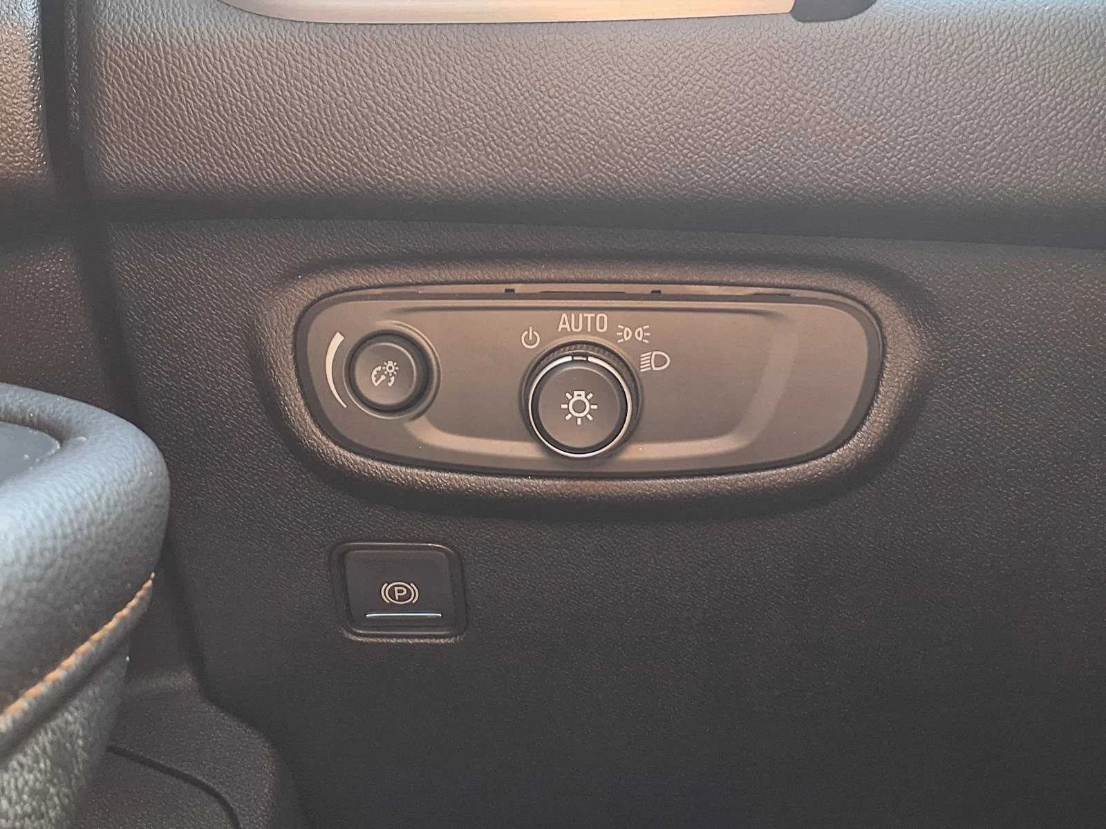 Used 2019 Satin Steel Metallic GMC SLE image 15