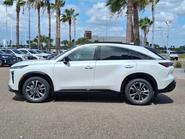 New 2027 RADIANT WHITE INFINITI Luxe AWD image 3