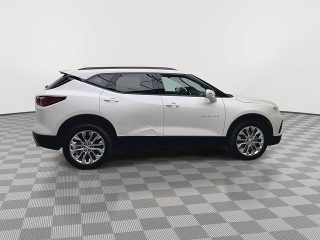Used 2021 Iridescent Pearl Tricoat Chevrolet LT image 40