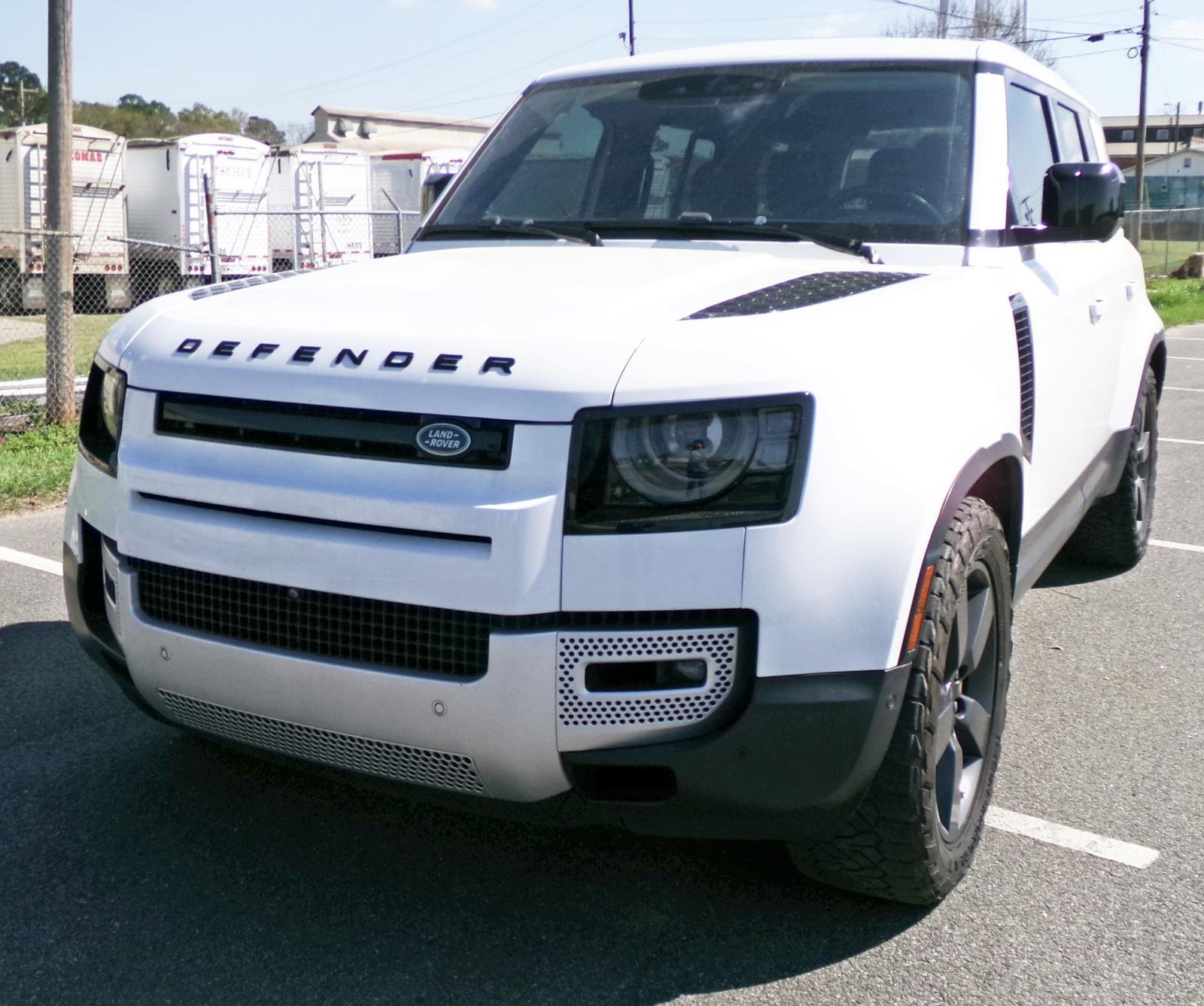 2020 Land Rover Defender SE's photo