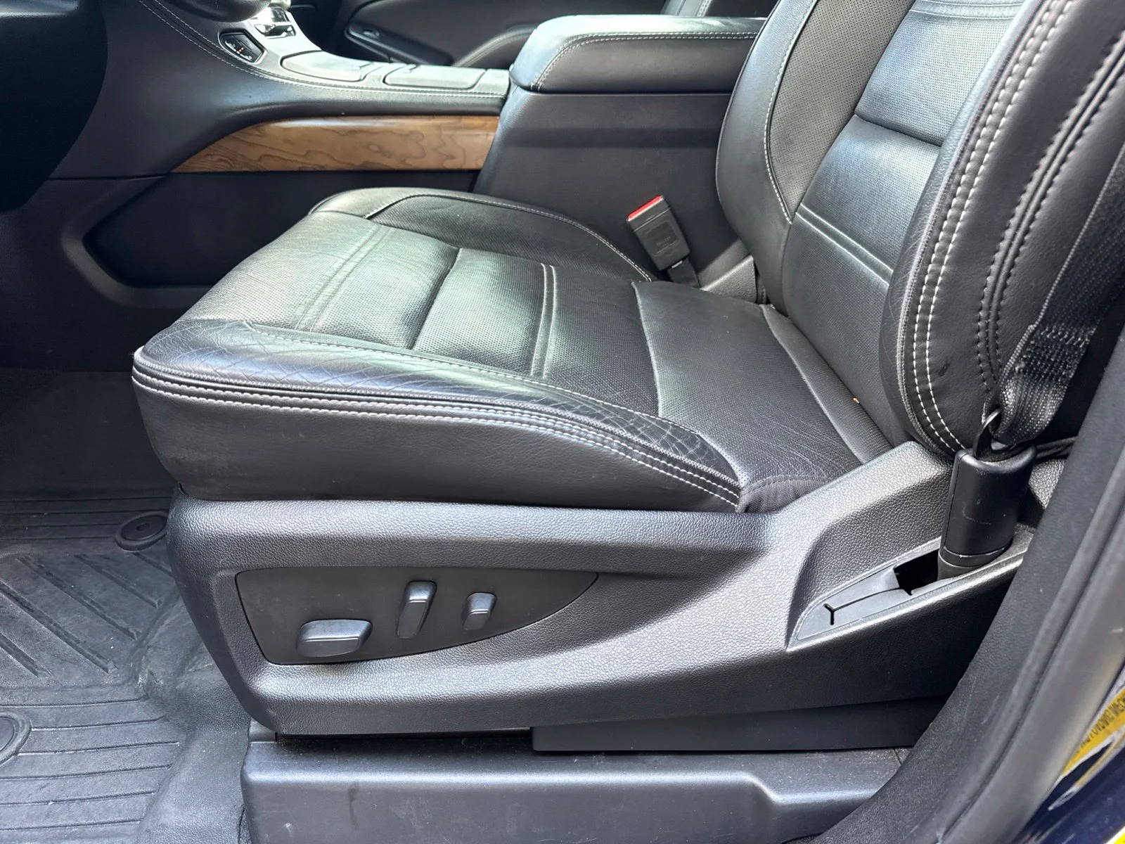 Used 2020 Dark Sapphire Blue GMC Denali image 39