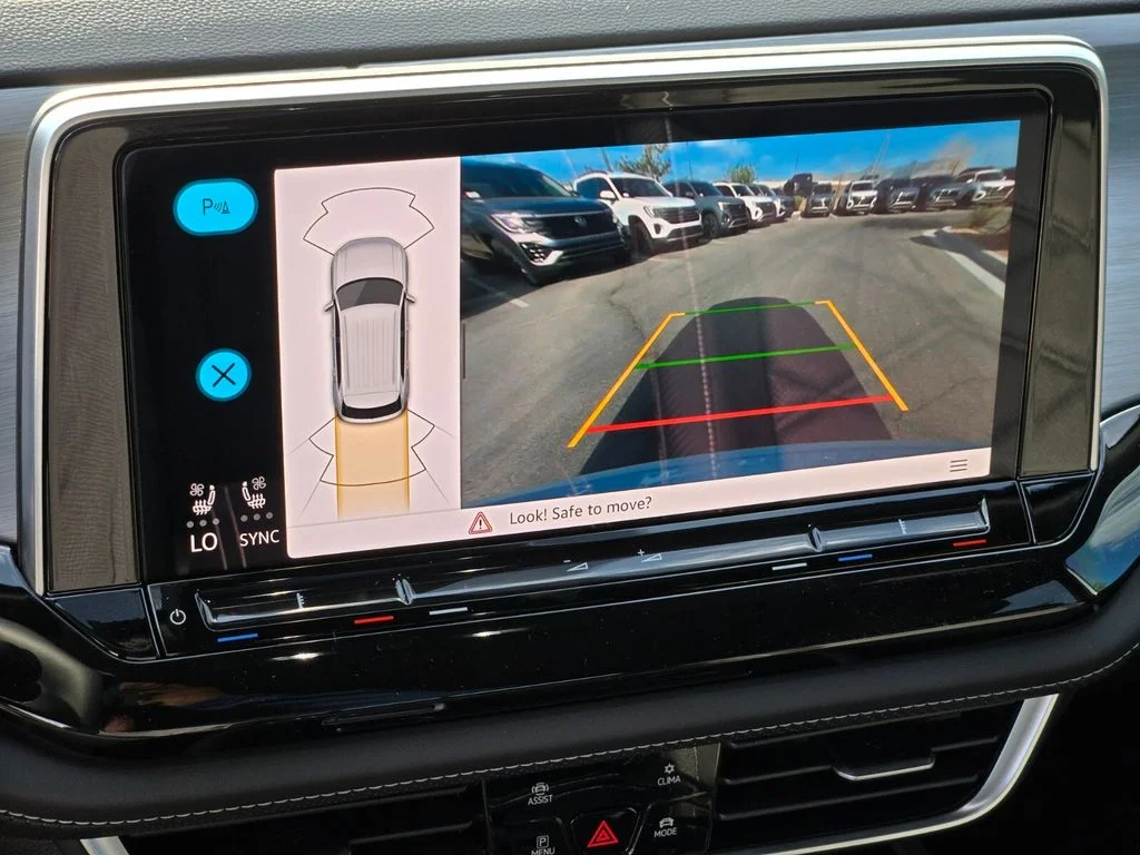 New 2025 White Volkswagen 2.0T SE w/Technology image 12