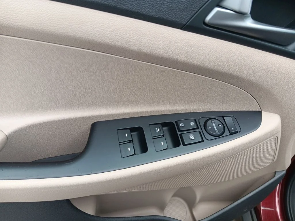Used 2016 Ruby Wine Hyundai Sport image 14