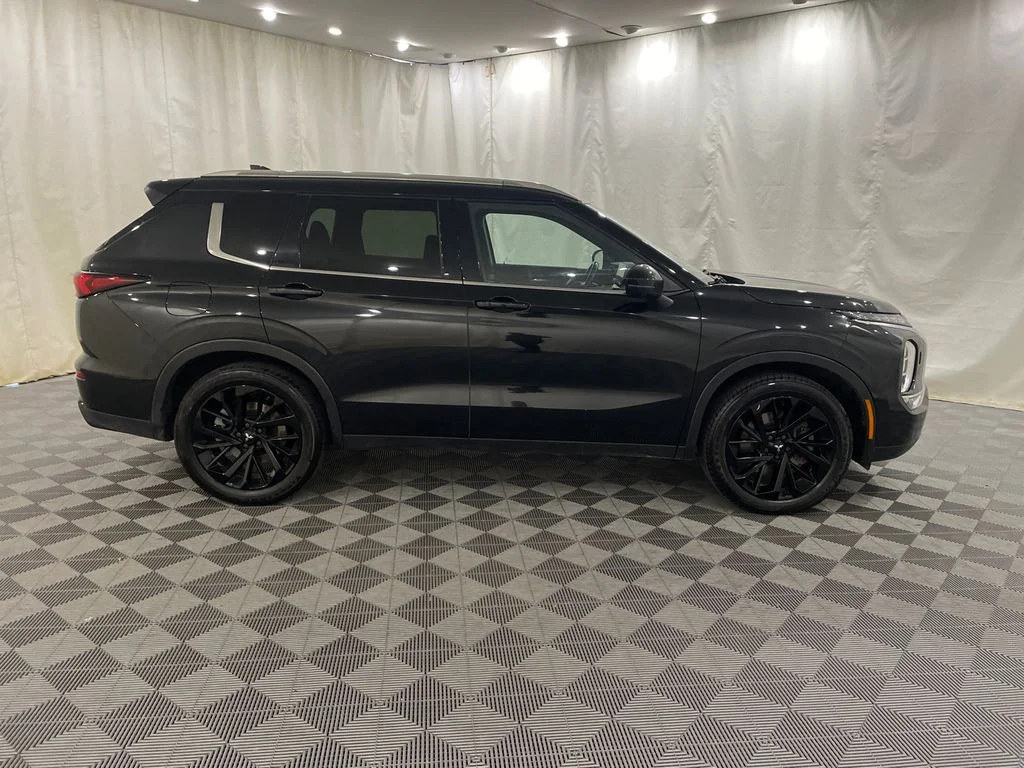 Used 2024 Black Diamond Mitsubishi SE Black Edition image 5