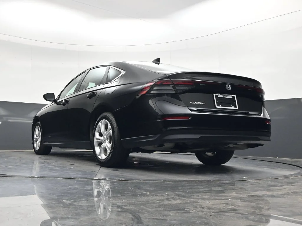 Used 2025  Honda LX image 30