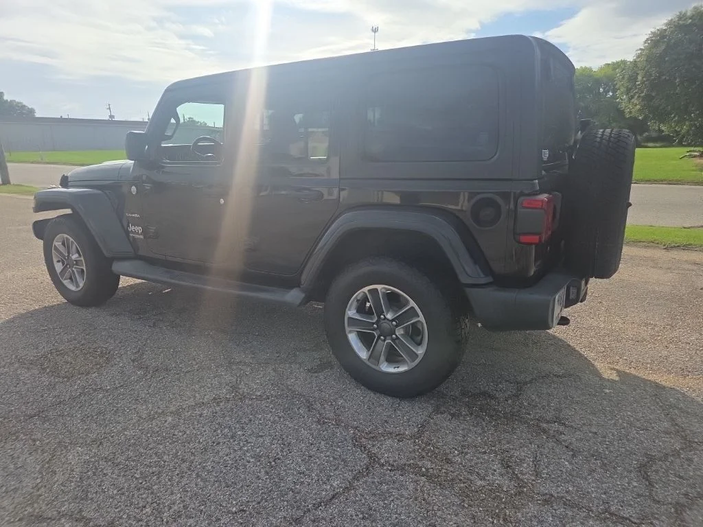 Used 2018 Black Jeep Unlimited Sahara image 11