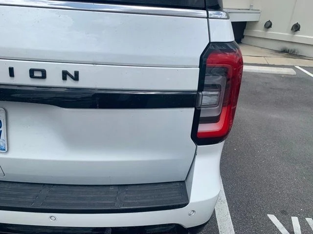 Used 2023 White Ford Limited image 6