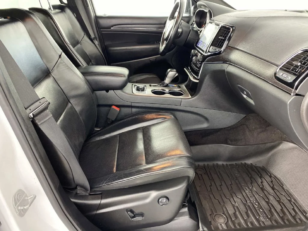 Used 2019 Bright White Clearcoat Jeep High Altitude image 10
