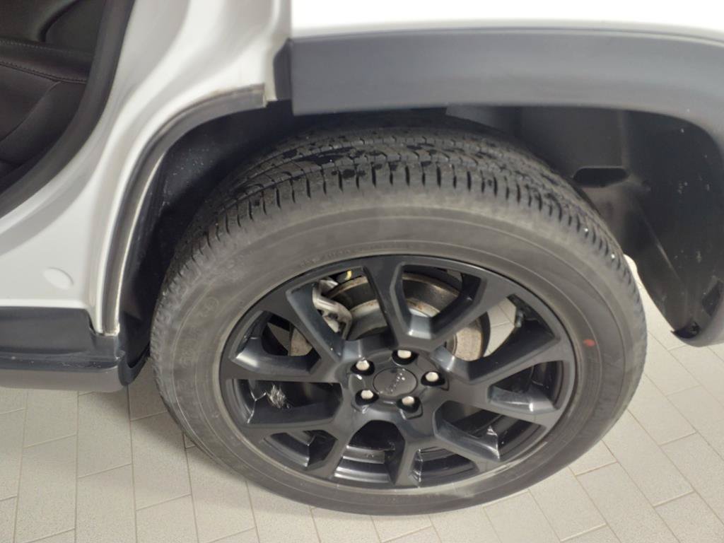 Used 2022 White Jeep Latitude Lux image 14