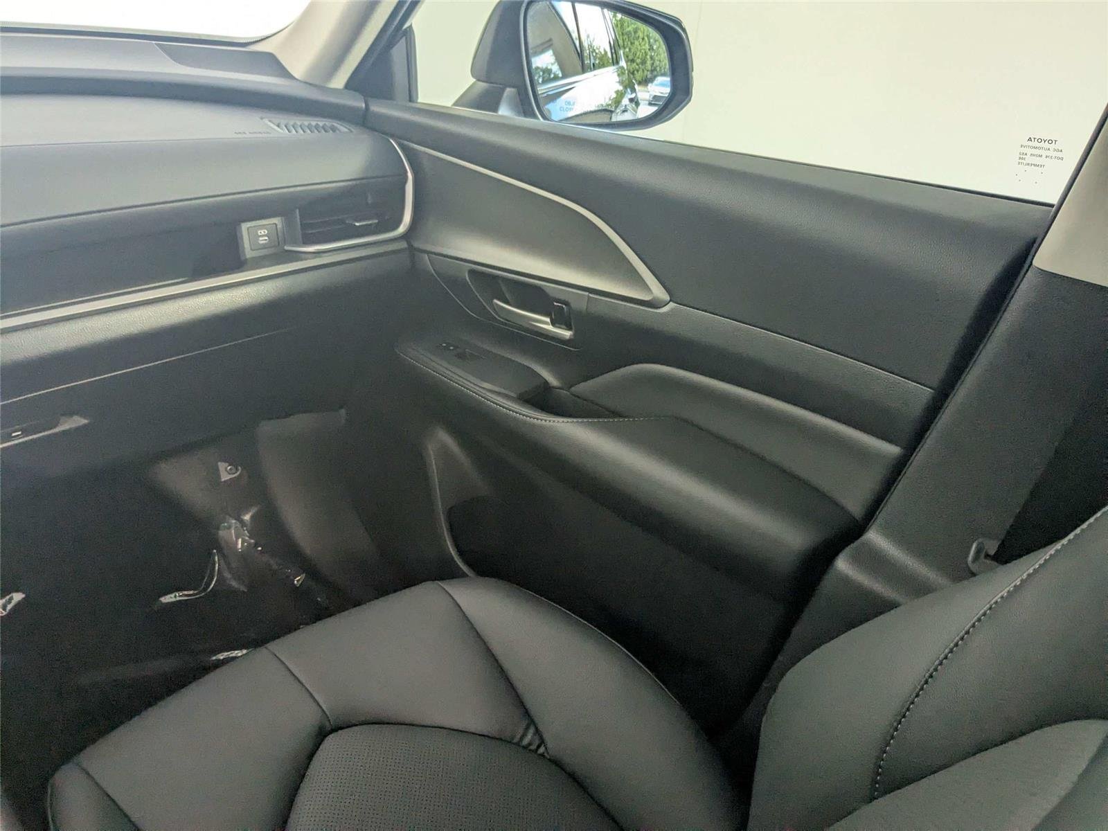 Used 2025 Midnight Black Metallic Toyota XLE image 40