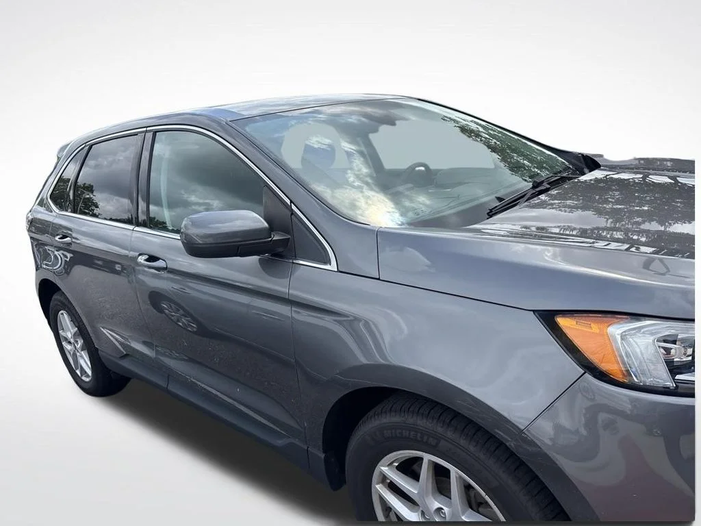 Used 2021 Gray Ford SEL image 2