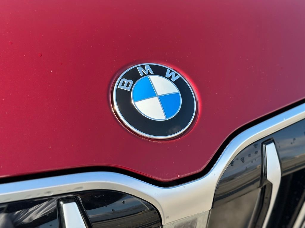 New 2026 Vegas Red Metallic BMW xDrive28i image 11