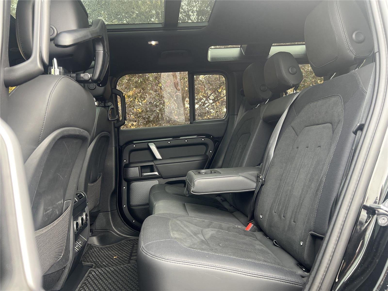 Used 2024 Santorini Black Metallic Land Rover V8 image 30