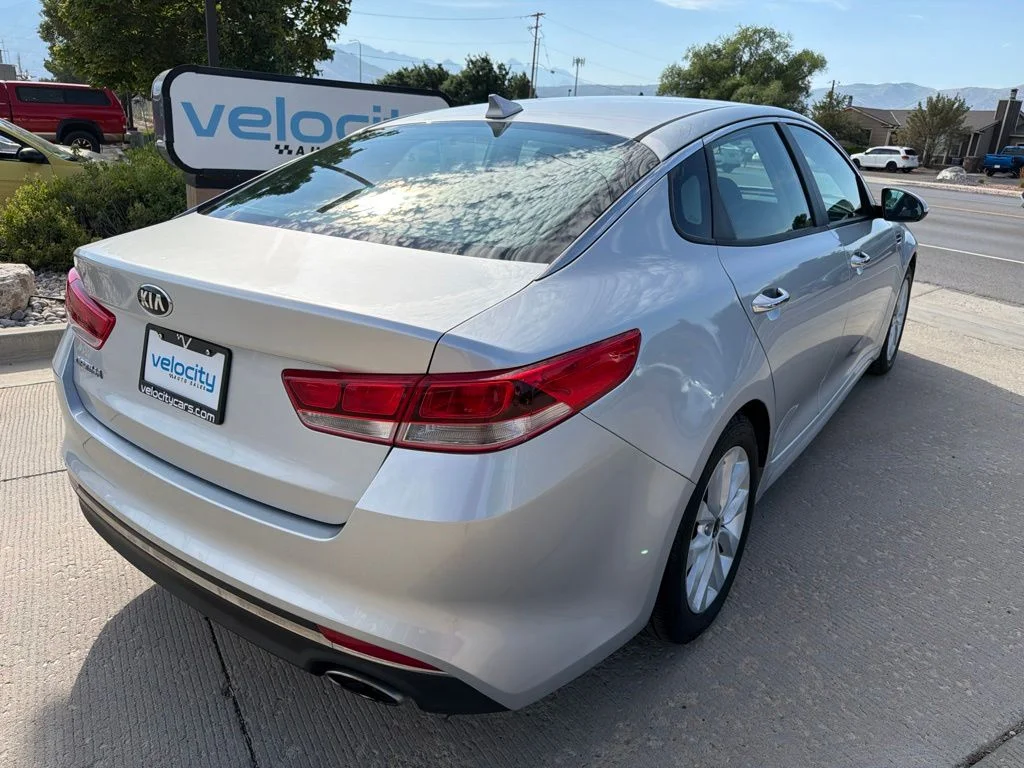 Used 2017 Silver Kia LX image 5
