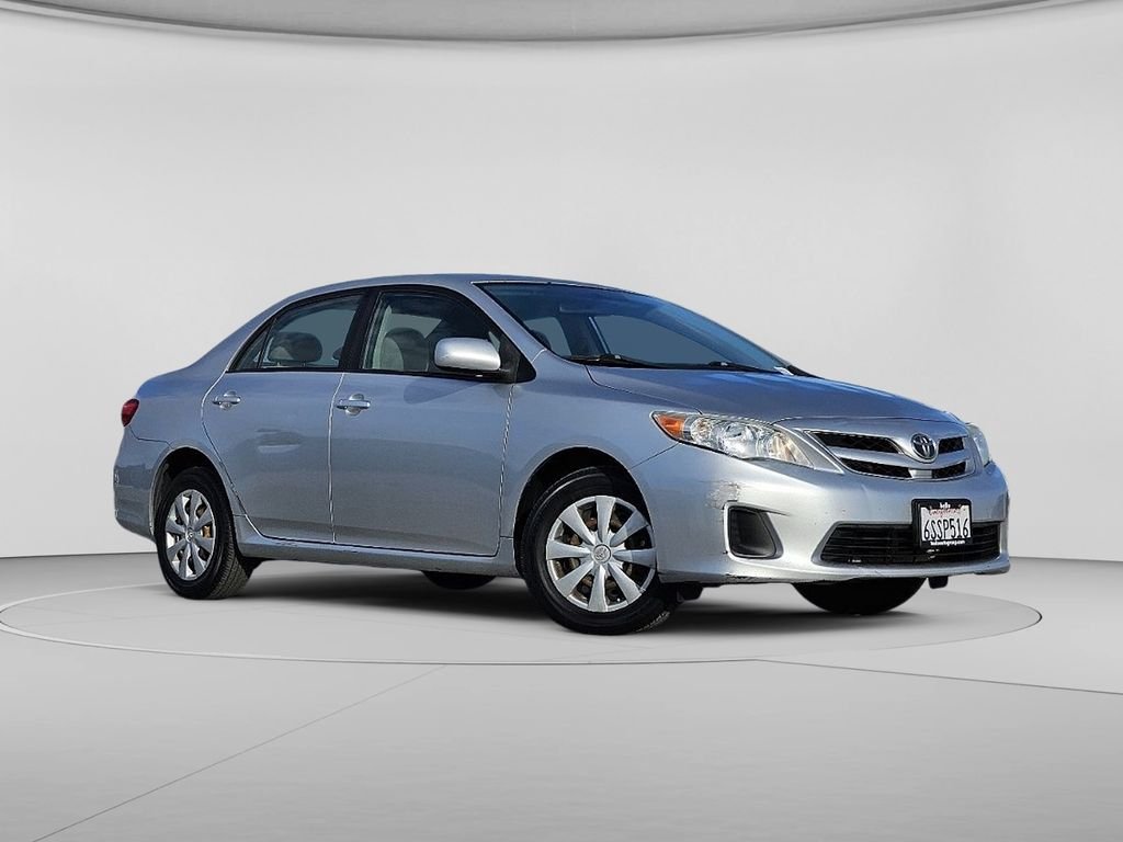 Used 2011 Classic Silver Metallic Toyota LE image 7