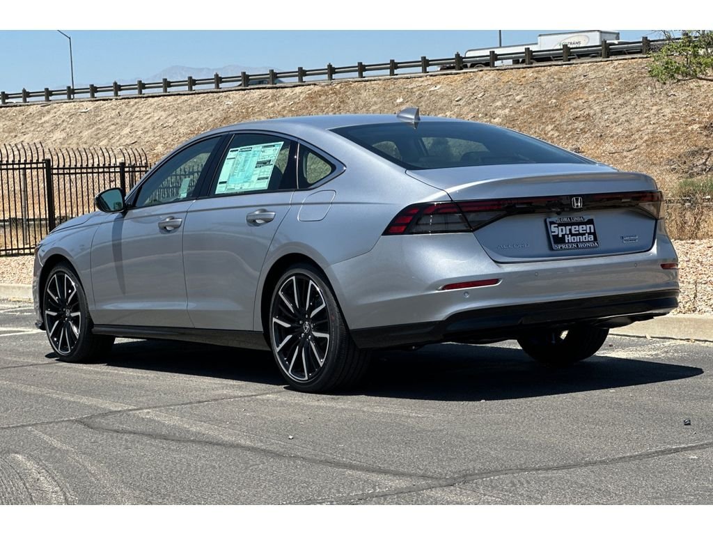 New 2026 Solar Silver Metallic Honda Touring image 7