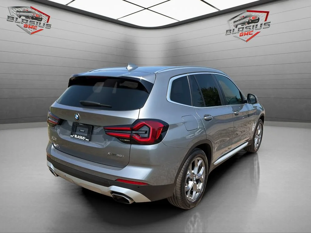 Used 2023 Gray BMW xDrive30i image 5