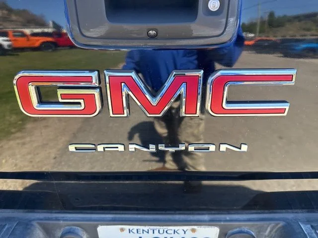Used 2022 Black GMC AT4 w/Cloth image 14