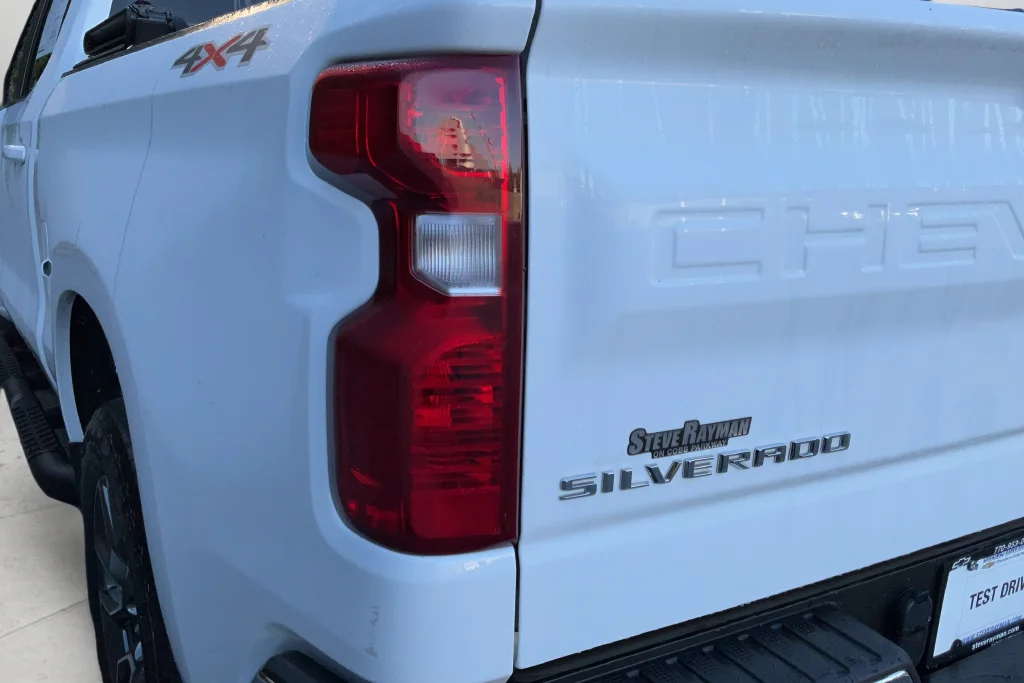 Used 2023 White Chevrolet LT image 27