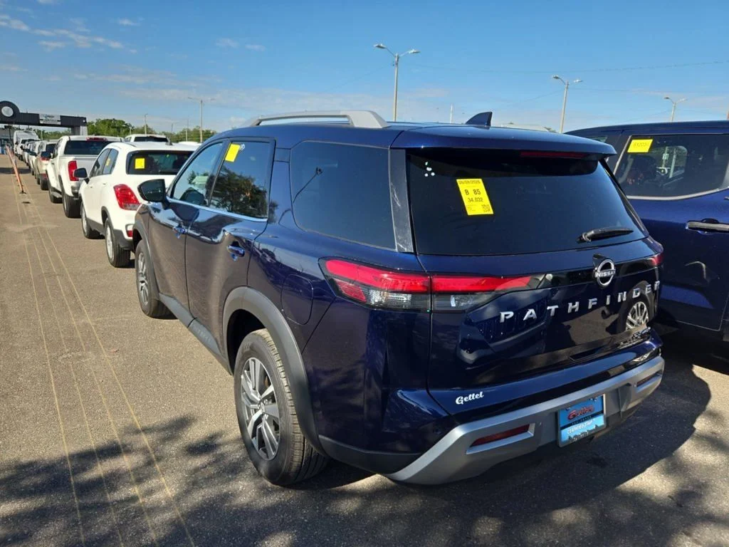Used 2025 Blue Nissan SL image 7