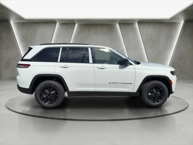 New 2026 Bright White Clear-Coat Exterior Paint Jeep Laredo image 8