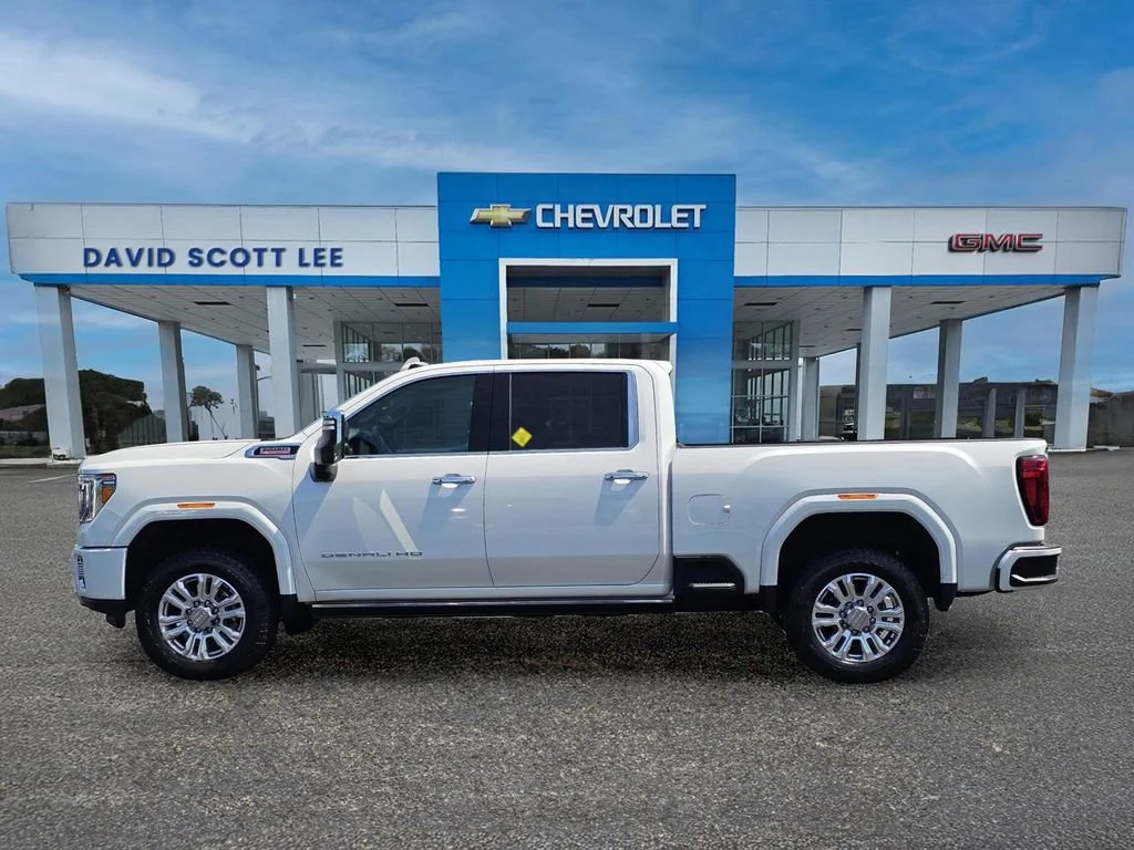 Used 2023 White Frost Tricoat GMC Denali image 15
