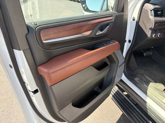 Used 2024 White Frost Tricoat GMC Denali Ultimate image 12