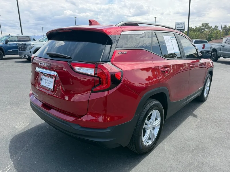 Used 2024 Volcanic Red Tintcoat GMC SLE image 3