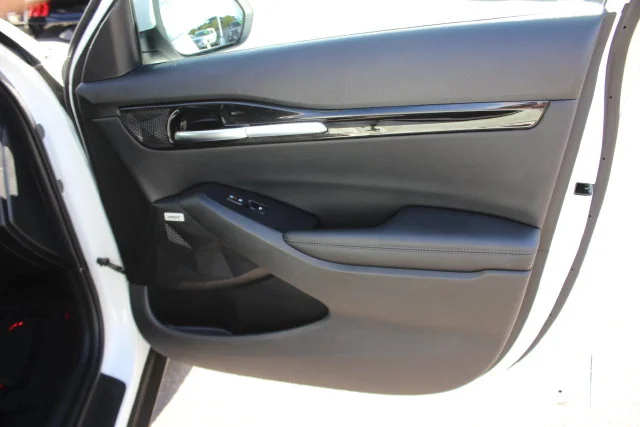 Used 2024 White Kia SX image 33