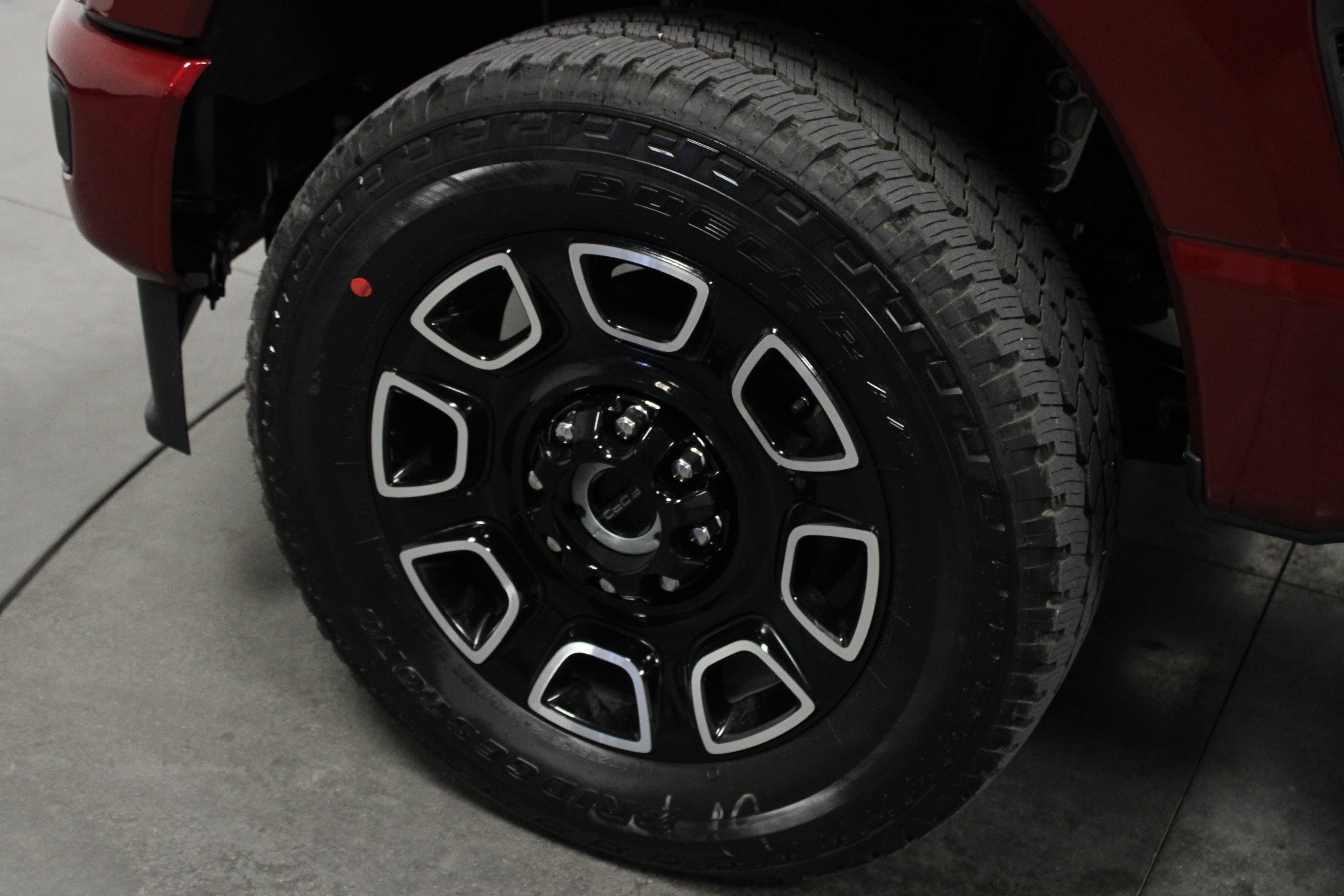 New 2026 Ruby Red Metallic Tinted Clearcoat Ford Platinum image 10