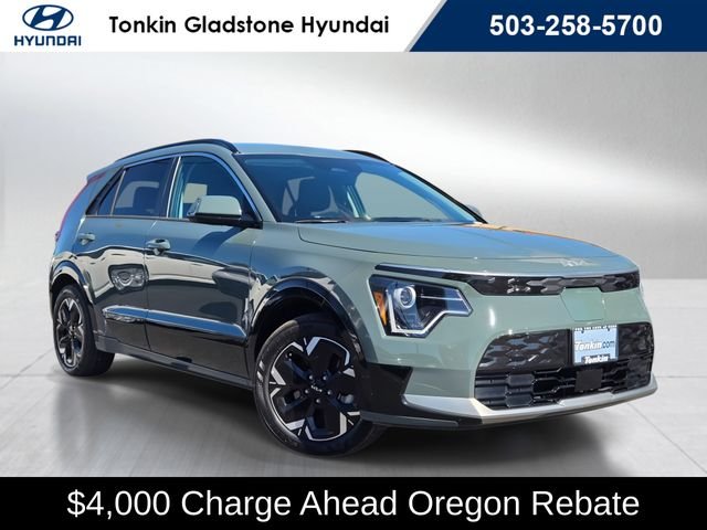 Used 2023 Cityscape Green Kia Wind image 1