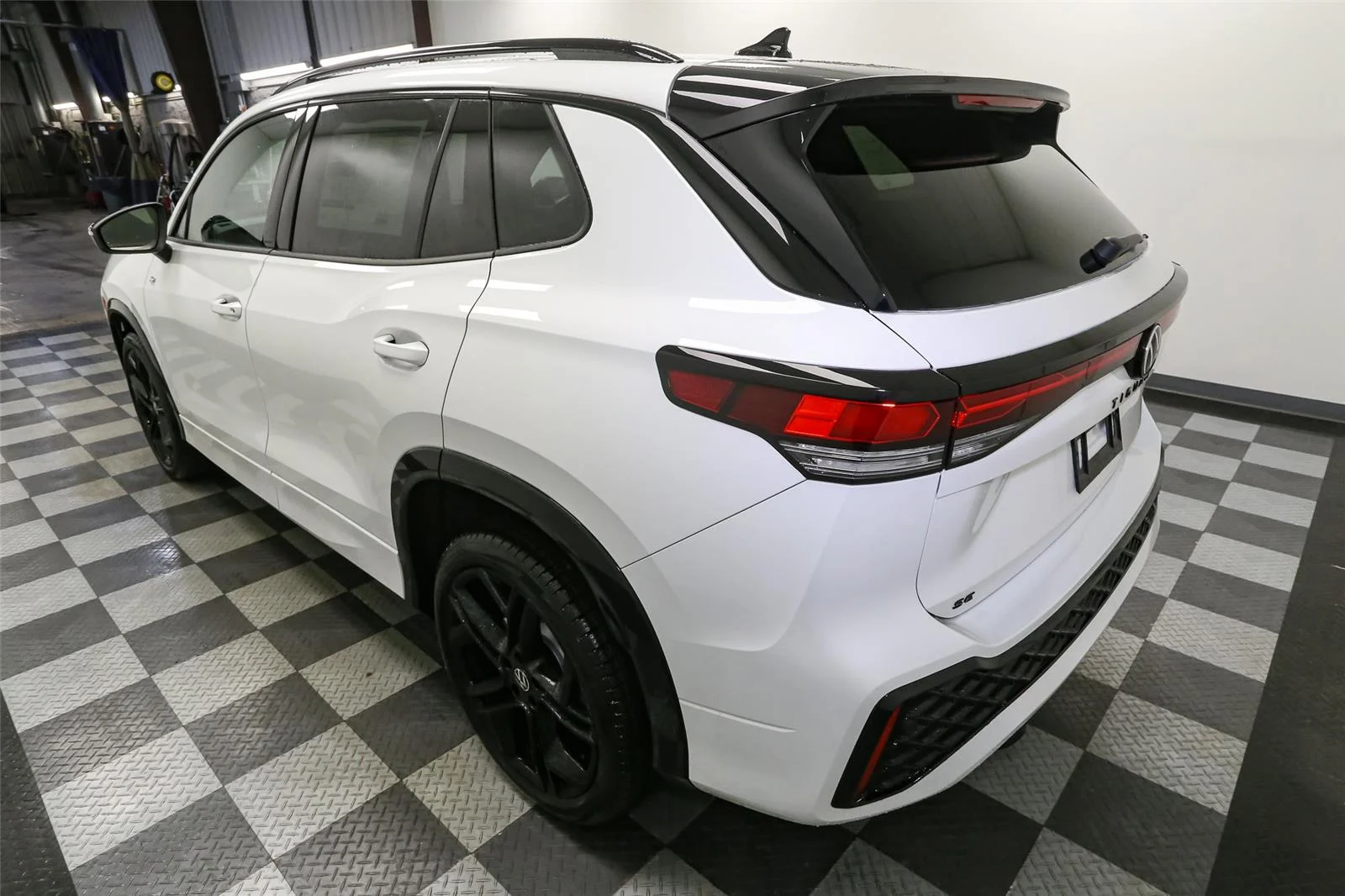 New 2026 Opal White Pearl Volkswagen SE R-Line Black image 10