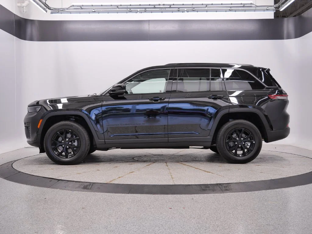 Used 2026 Jeep Grand Cherokee Laredo with VIN 1C4RJHAR7TC236387 for sale in Coon Rapids, Minnesota