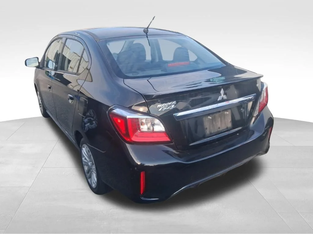 Used 2022 Black Mitsubishi SE image 6
