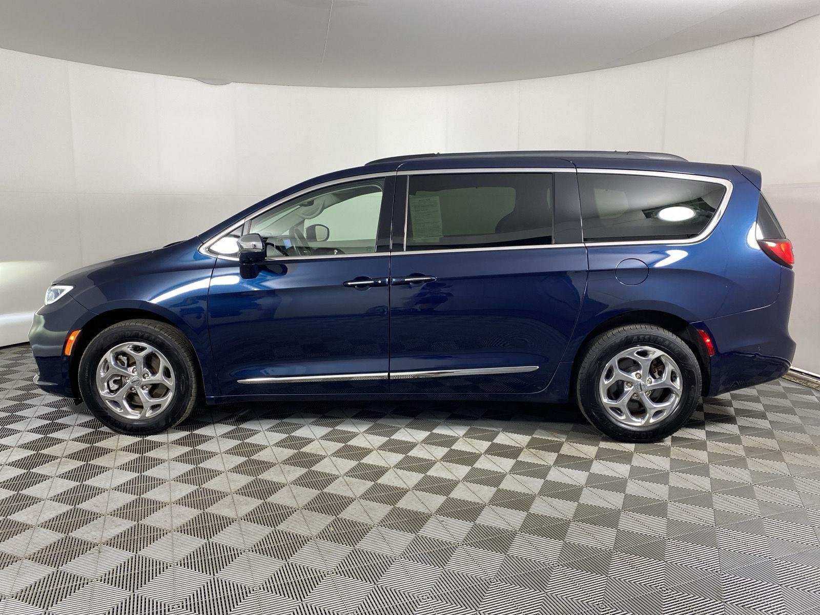 Used 2022 Fathom Blue Pearlcoat Chrysler Limited image 15