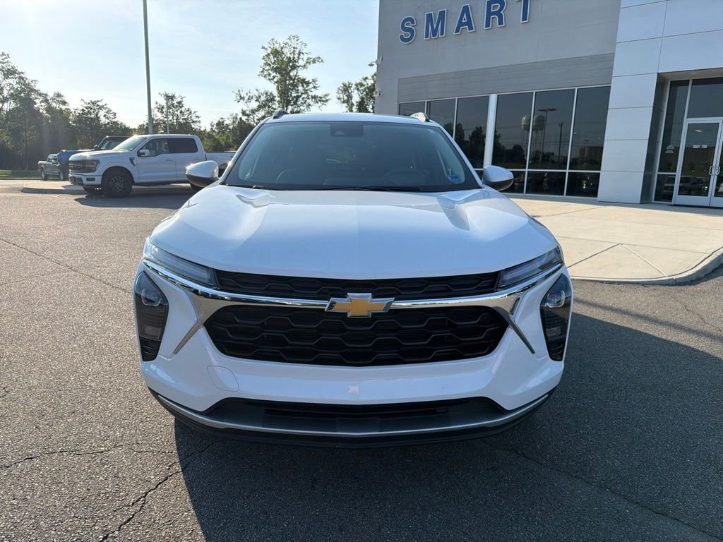 Used 2025 Summit White Chevrolet LT image 9