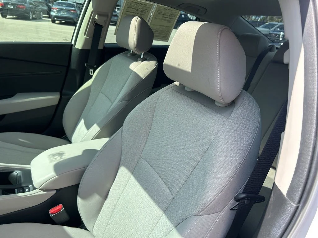 Used 2025 Platinum White Pearl Honda SE image 20