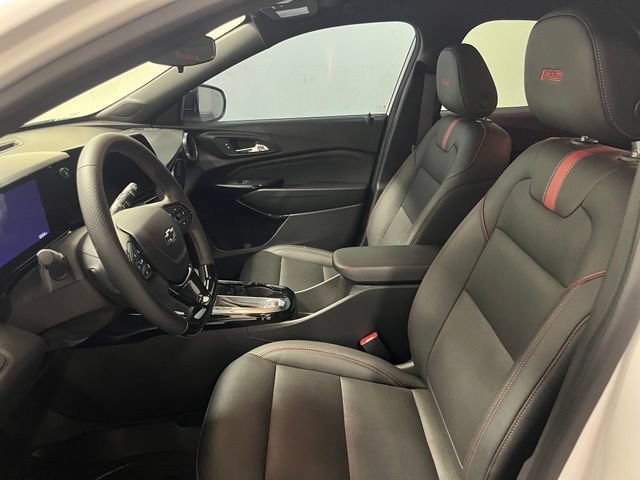 Used 2025 Summit White Chevrolet 2RS image 19