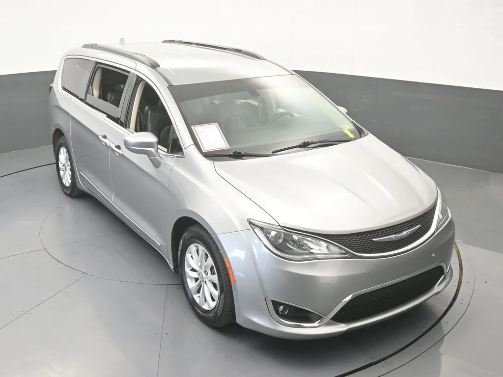Used 2017 Billet Silver Metallic Clearcoat Chrysler Touring L image 54