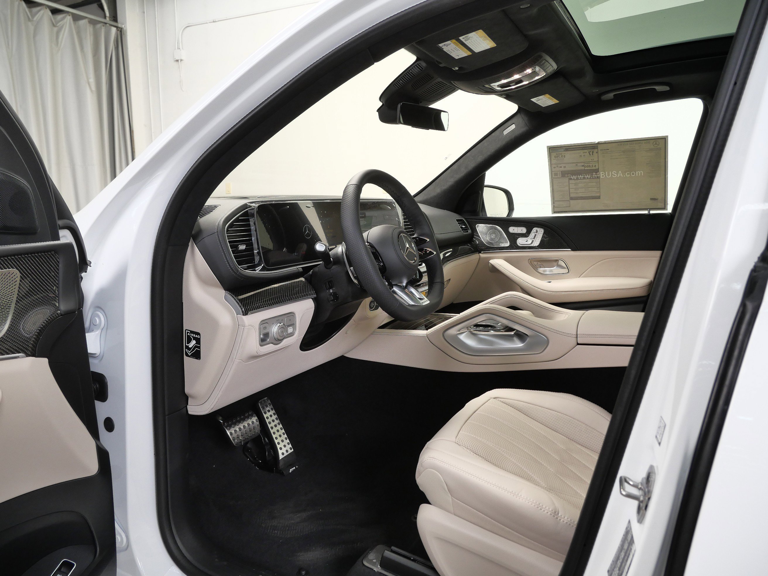 New 2026 MANUFAKTUR Moonlight White Metallic Mercedes-Benz AMG® GLE 63 S 4MATIC+ SUV image 7
