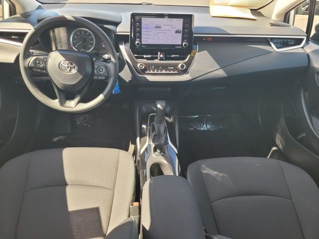 Used 2022 White Toyota LE image 16