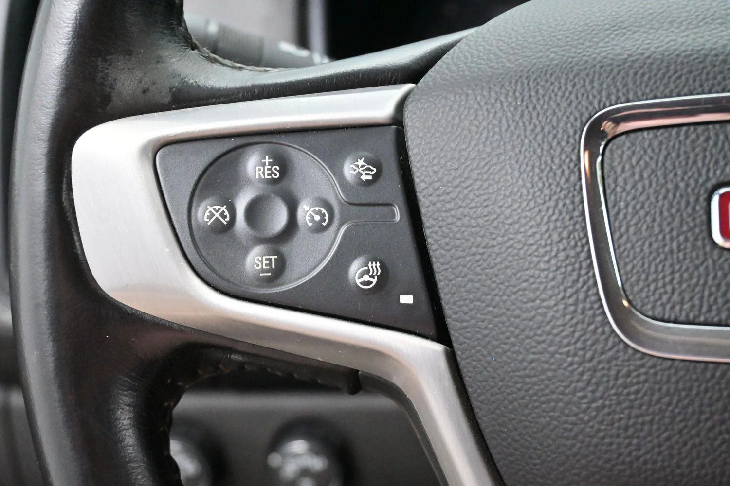 Used 2019 Onyx Black GMC 4WD SLT image 18