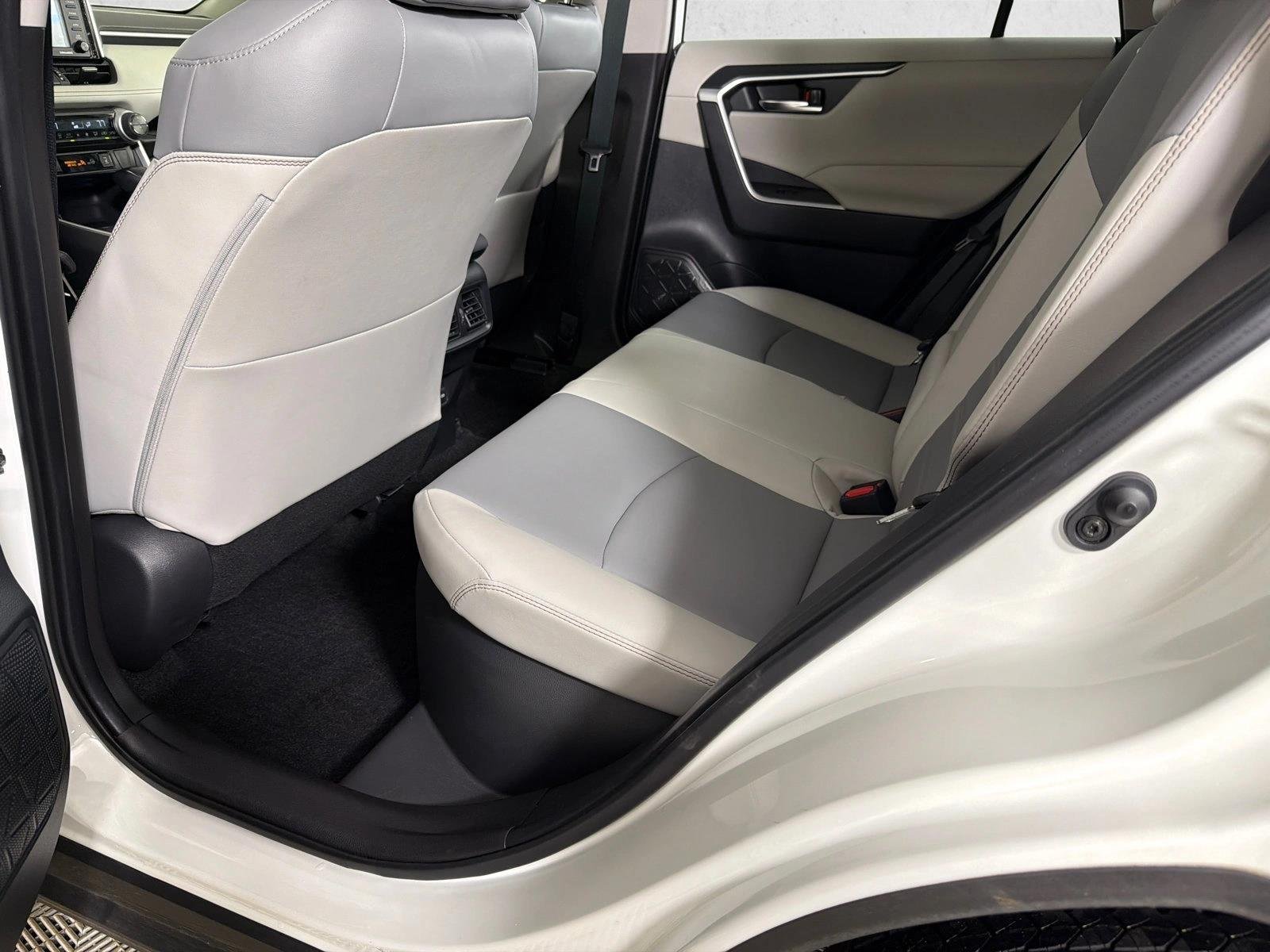 Used 2022  Toyota Hybrid XLE Premium image 22