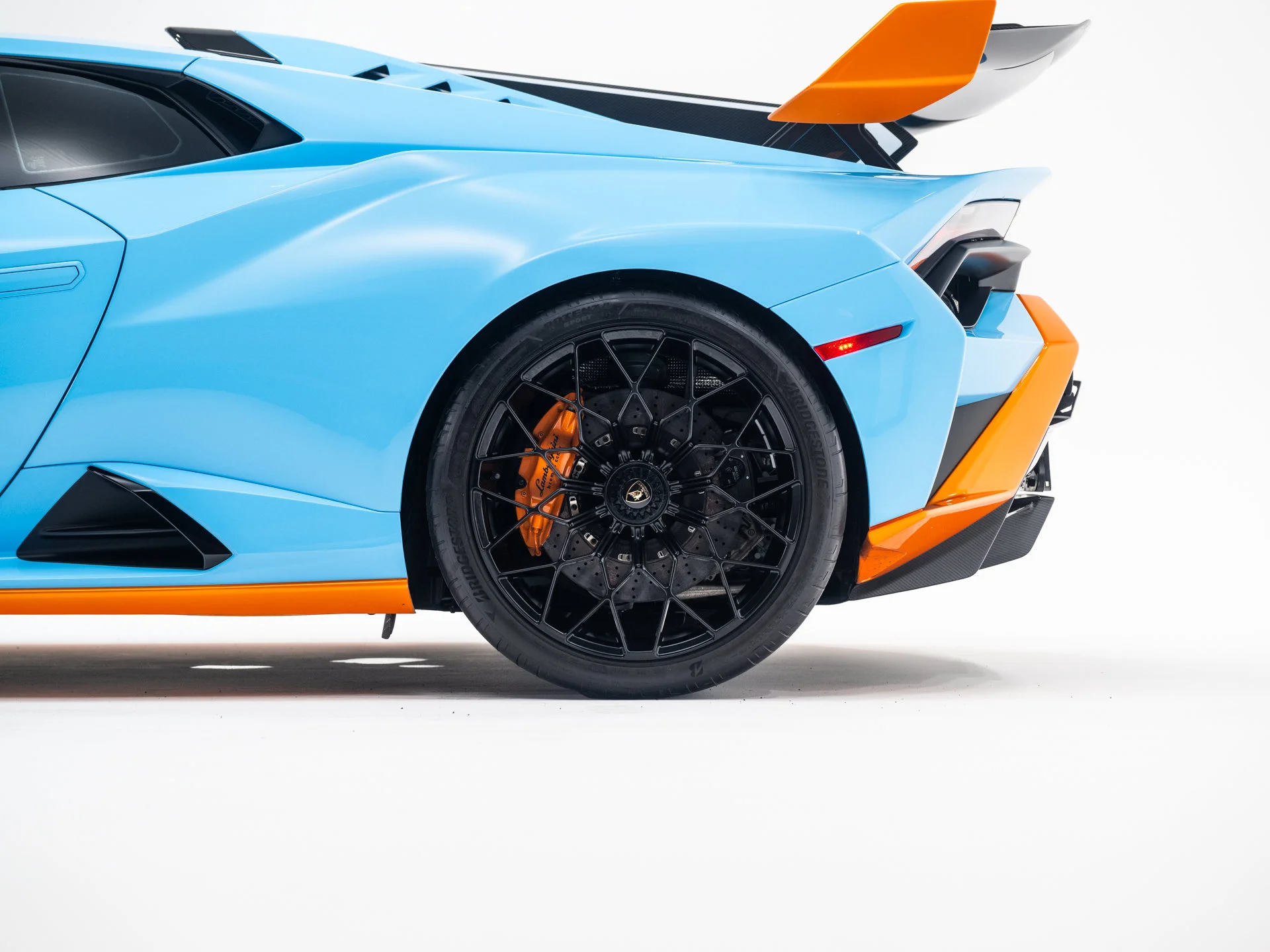 Used 2022 Blu Laufey Metallic Lamborghini Base image 11
