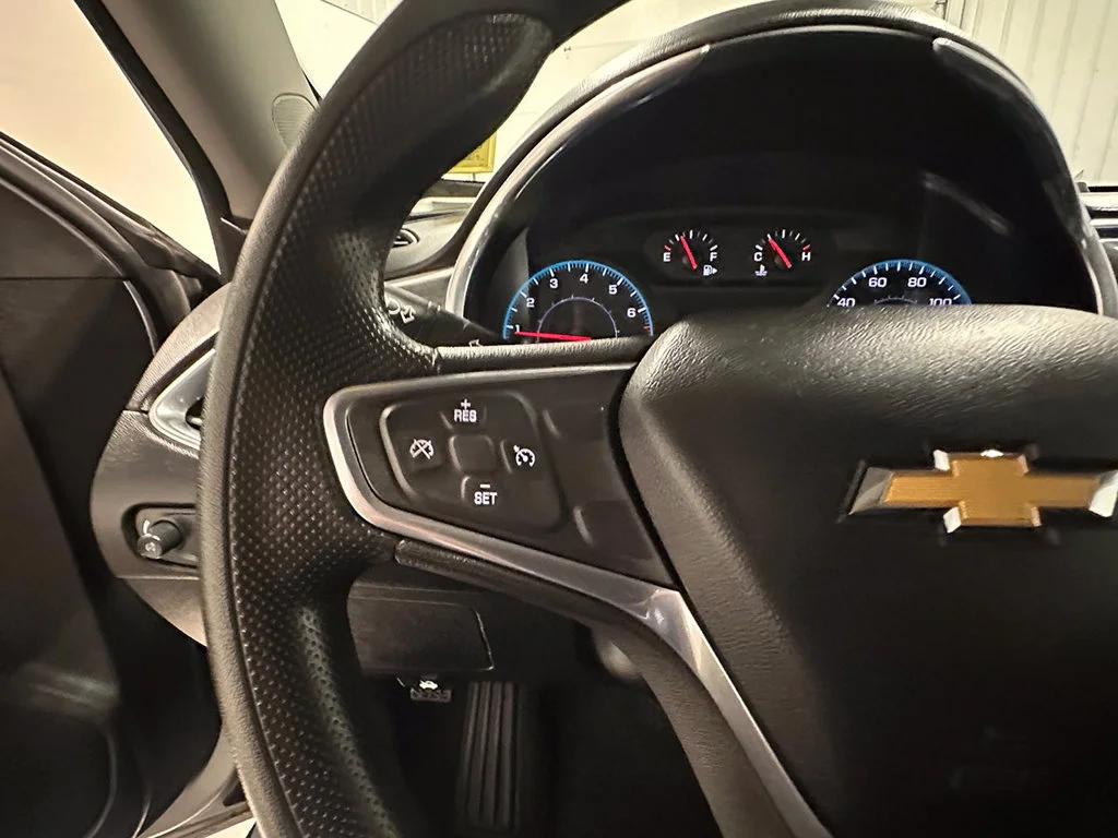 Used 2020 SILVER ICE METALLIC Chevrolet LT image 33