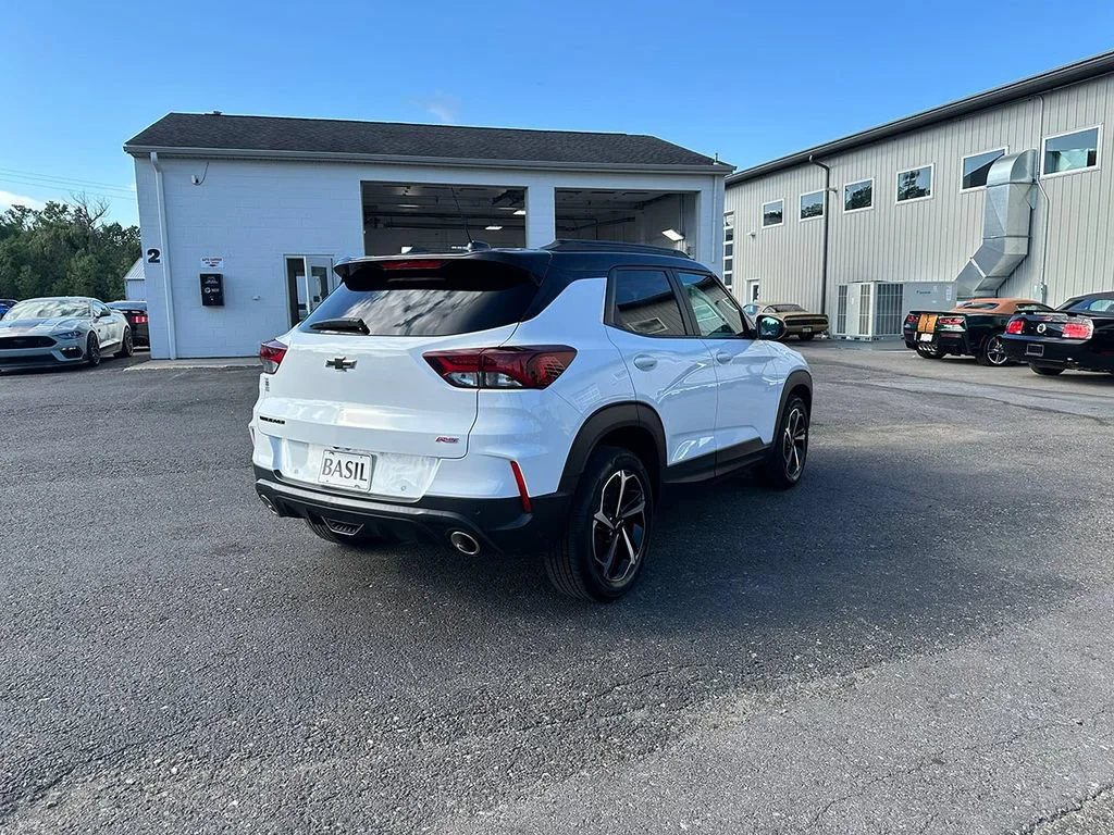 Used 2023 SUMMIT WHITE Chevrolet RS image 10