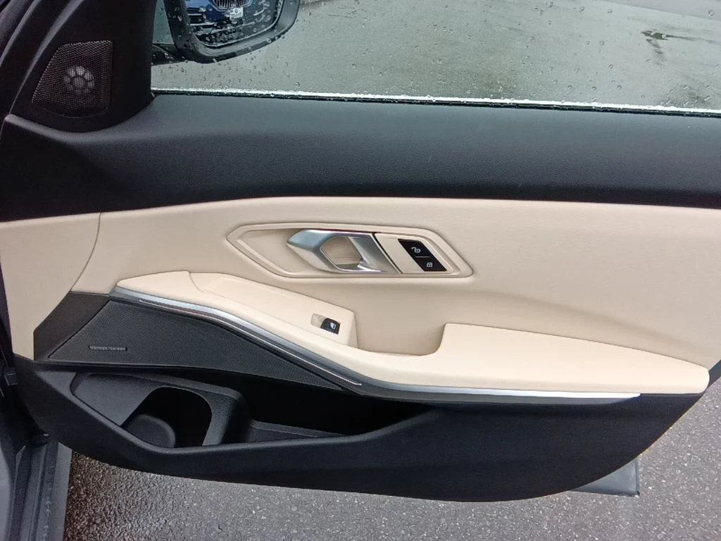 2025 BMW 3 Series 330i - Photo 19