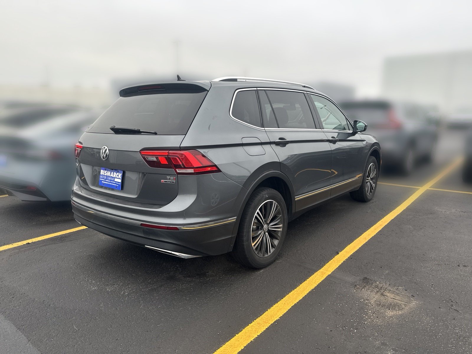 Used 2018 Gray Volkswagen 2.0T SEL image 3