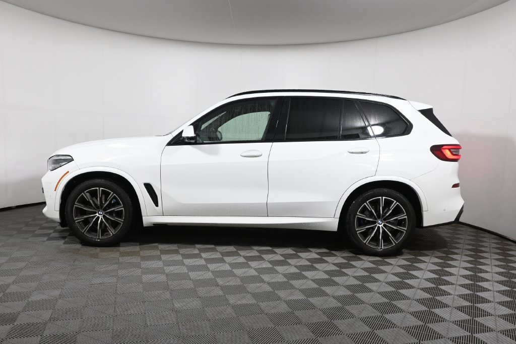Used 2022 White BMW xDrive40i image 2